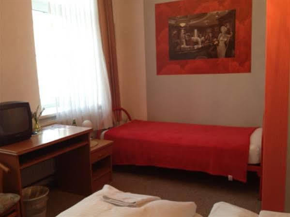 Hotel Neun 3/4 سيل المظهر الخارجي الصورة